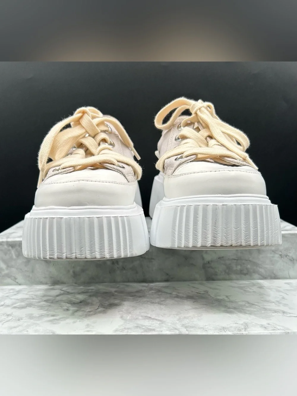 SNEAKERS Canvas and Platform Sole. EU size 39